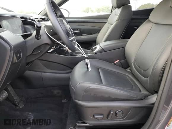 2024 Hyundai Tucson XRT z VIN KM8JFCDE4RU285359, wystawiony jako Copart lot #68134185 z przebiegiem 13 764 mil mil oraz Szkoda całkowita • Salvage title. Historia ofert i sprzedaży dostępna na DreamBid. Obrazek 7.