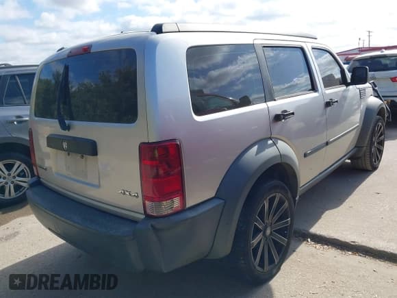 ✅ 2007 Dodge Nitro SXT • VIN: 1D8GU28K17W739262 • Lot: 43700502. Listed on IAAI with 236,413 mi. Free auction sales archive from the USA and detailed vehicle history report at DreamBid. Image 4.