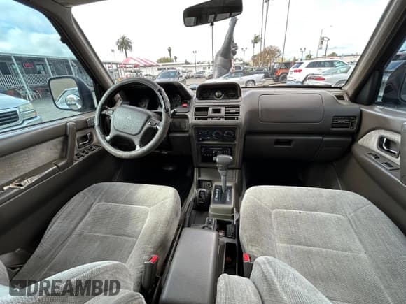 ✅ 1997 Mitsubishi Montero • VIN: JA4MR41R3VJ007919 • Lot: 51544685. Listed on Copart with 268,046 mi. Free auction sales archive from the USA and detailed vehicle history report at DreamBid. Image 9.