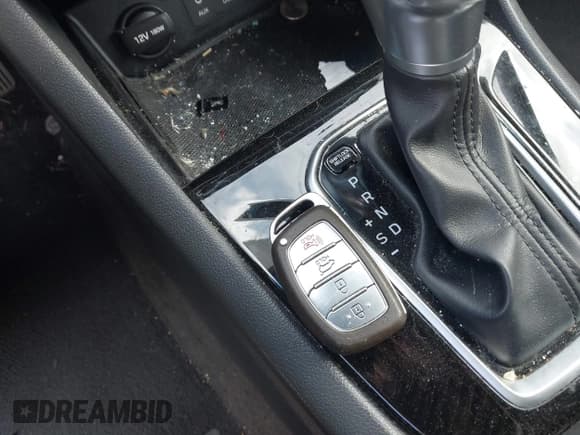 ✅ 2017 Hyundai Ioniq Blue • VIN: KMHC65LC2HU048243 • Lot: 41945177. Wystawiony na IAAI z przebiegiem 96 215 mil. Bezpłatny archiwum sprzedaży aukcyjnych z USA i szczegółowy raport historii pojazdu na DreamBid. Zdjęcie 11.