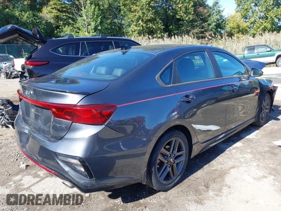 ✅ 2021 Kia Forte GT-Line • VIN: 3KPF34AD6ME270843 • Lot: 43407283. Wystawiony na IAAI z przebiegiem 39 223 mil. Bezpłatny archiwum sprzedaży aukcyjnych z USA i szczegółowy raport historii pojazdu na DreamBid. Zdjęcie 4.