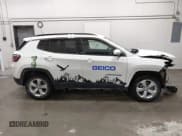 ✅ 2020 Jeep Compass Latitude • VIN: 3C4NJDBB9LT192597 • Lot: 43445567. Wystawiony na IAAI z przebiegiem 19 918 mil. Bezpłatny archiwum sprzedaży aukcyjnych z USA i szczegółowy raport historii pojazdu na DreamBid. Zdjęcie 14.