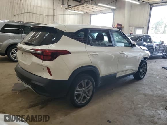 ✅ 2022 Kia Seltos LX • VIN: KNDEPCAA8N7235755 • Lot: 81264295. Listed on Copart with 44,314 mi. Free auction sales archive from the USA and detailed vehicle history report at DreamBid. Image 3.