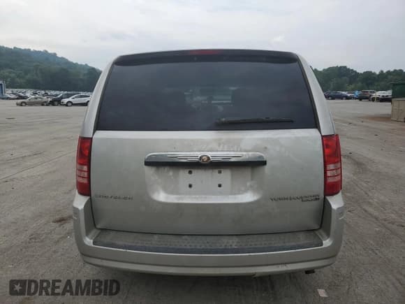 ✅ 2010 Chrysler Town & Country LX • VIN: 2A4RR2D15AR387643 • Lot: 67084975. Wystawiony na Copart z przebiegiem 155 706 mil. Bezpłatny archiwum sprzedaży aukcyjnych z USA i szczegółowy raport historii pojazdu na DreamBid. Zdjęcie 6.