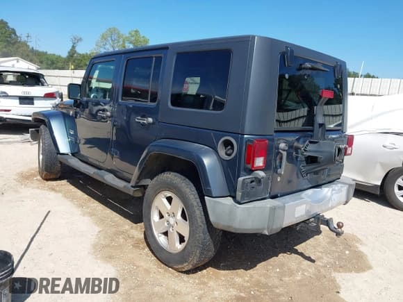 ✅ 2008 Jeep Wrangler Unlimited Sahara • VIN: 1J4GA59128L571725 • Lot: 43249920. Listed on IAAI with 185,270 mi. Free auction sales archive from the USA and detailed vehicle history report at DreamBid. Image 3.