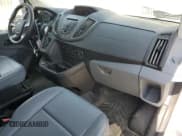 ✅ 2018 Ford Transit • VIN: 1FTYR2CV0JKA78165 • Lot: 70396615. Wystawiony na Copart z przebiegiem 216 761 mil. Bezpłatny archiwum sprzedaży aukcyjnych z USA i szczegółowy raport historii pojazdu na DreamBid. Zdjęcie 8.