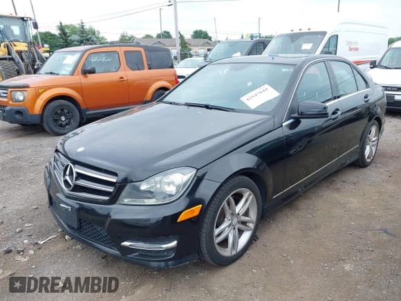 ✅ 2014 Mercedes-Benz C 300 Sport • VIN: WDDGF8AB6ER319441 • Lot: 42547644. Listed on IAAI with 111,166 mi. Free auction sales archive from the USA and detailed vehicle history report at DreamBid. Image 17.