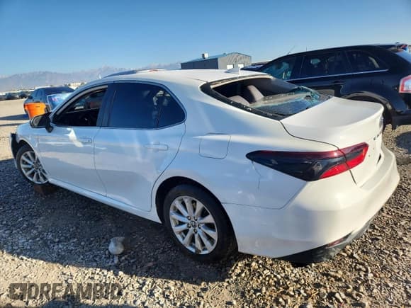 ✅ 2020 Toyota Camry LE • VIN: 4T1C11AK6LU333635 • Lot: 85719955. Wystawiony na Copart z przebiegiem 115 506 mil. Bezpłatny archiwum sprzedaży aukcyjnych z USA i szczegółowy raport historii pojazdu na DreamBid. Zdjęcie 2.