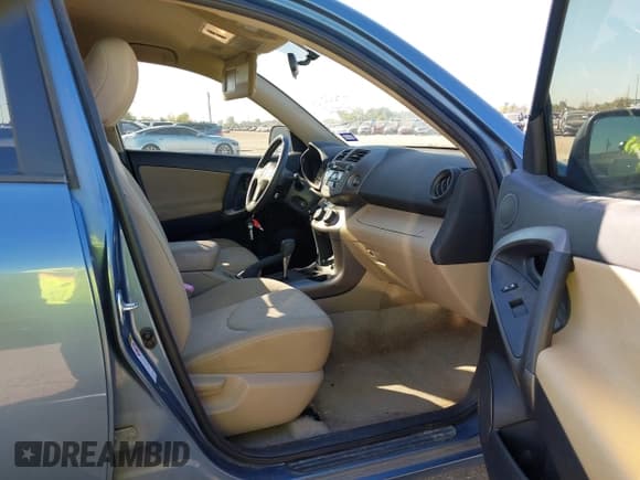 ✅ 2011 Toyota RAV4 • VIN: JTMZF4DV4B5040266 • Lot: 43622129. Listed on IAAI with 196,501 mi. Free auction sales archive from the USA and detailed vehicle history report at DreamBid. Image 5.