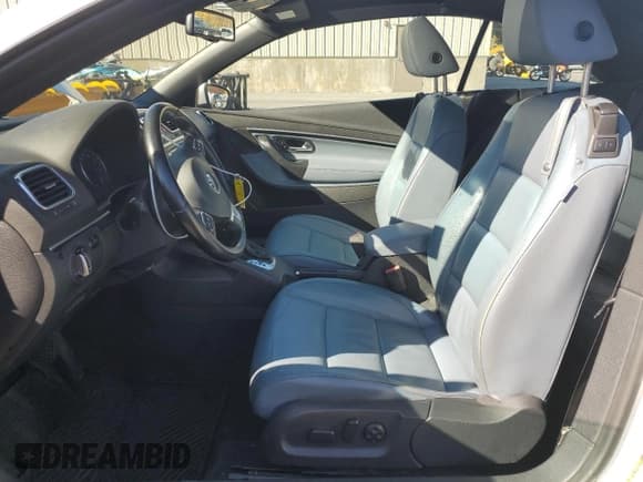 ✅ 2013 Volkswagen Eos Lux • VIN: WVWFW8AH7DV002106 • Lot: 77246174. Wystawiony na Copart z przebiegiem 164 363 mil. Bezpłatny archiwum sprzedaży aukcyjnych z USA i szczegółowy raport historii pojazdu na DreamBid. Zdjęcie 7.