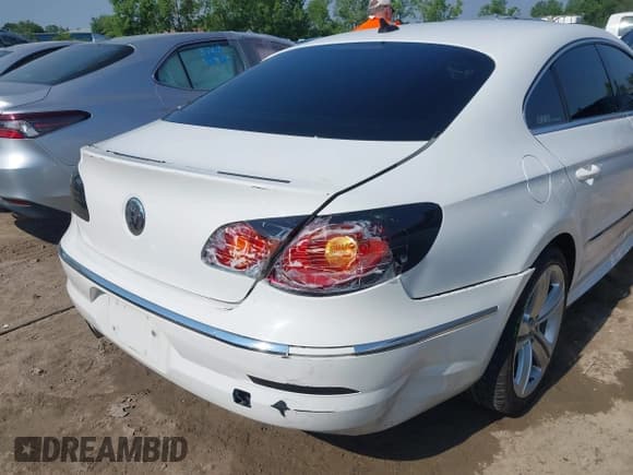 ✅ 2012 Volkswagen CC Sport • VIN: WVWMP7AN7CE504553 • Lot: 42469902. Listed on IAAI with 141,634 mi. Free auction sales archive from the USA and detailed vehicle history report at DreamBid. Image 6.