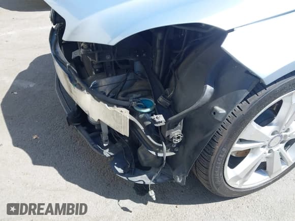 ✅ 2013 Mercedes-Benz E 350 Luxury • VIN: WDDHF5KB0DA661353 • Lot: 43138646. Listed on IAAI with 135,804 mi. Free auction sales archive from the USA and detailed vehicle history report at DreamBid. Image 19.