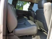 ✅ 2006 Chevrolet Silverado 2500HD LT3 • VIN: 1GCHK23D46F191371 • Lot: 59501965. Wystawiony na Copart z przebiegiem 157 537 mil. Bezpłatny archiwum sprzedaży aukcyjnych z USA i szczegółowy raport historii pojazdu na DreamBid. Zdjęcie 10.