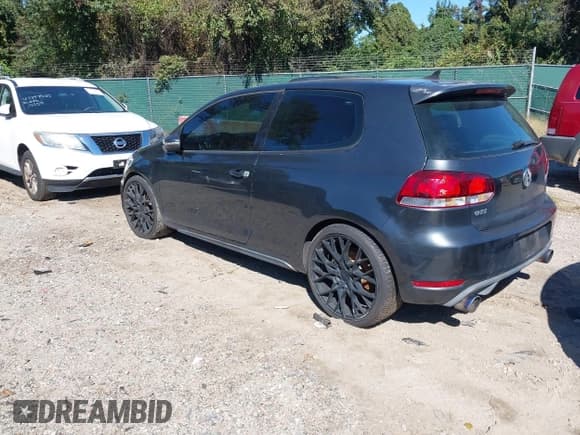 ✅ 2011 Volkswagen Golf GTI w/Sunroof • VIN: WVWEV7AJ5BW065708 • Лот: 43417884. Опубликован ранее на IAAI с пробегом 200 484 миль. Бесплатный доступ к архиву аукционных продаж из США и подробный отчёт об истории автомобиля на DreamBid. Изображение 3.