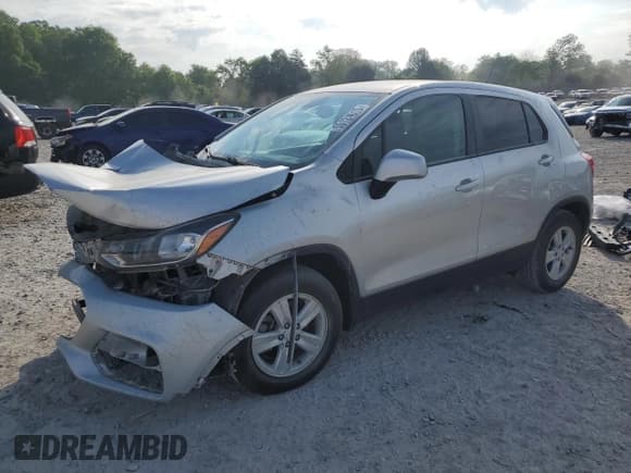 ✅ 2021 Chevrolet Trax LS • VIN: KL7CJKSB3MB308002 • Лот: 55124015. Опубликован ранее на Copart с пробегом 31 666 миль. Бесплатный доступ к архиву аукционных продаж из США и подробный отчёт об истории автомобиля на DreamBid. Изображение 1.