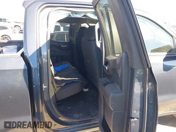 ✅ 2020 Chevrolet Silverado 1500 Custom • VIN: 1GCRWBEF7LZ133417 • Lot: 43470312. Wystawiony na IAAI z przebiegiem 107 761 mil. Bezpłatny archiwum sprzedaży aukcyjnych z USA i szczegółowy raport historii pojazdu na DreamBid. Zdjęcie 8.