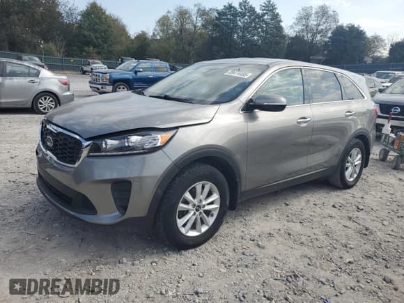 ✅ 2019 Kia Sorento LX • VIN: 5XYPG4A39KG514792 • Lot: 89474495. Wystawiony na Copart z przebiegiem 127 990 mil. Bezpłatny archiwum sprzedaży aukcyjnych z USA i szczegółowy raport historii pojazdu na DreamBid. Zdjęcie 1.