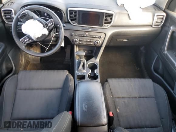 ✅ 2020 Kia Sportage LX • VIN: KNDPM3AC1L7834402 • Lot: 92320865. Wystawiony na Copart z przebiegiem 76 652 mil. Bezpłatny archiwum sprzedaży aukcyjnych z USA i szczegółowy raport historii pojazdu na DreamBid. Zdjęcie 8.