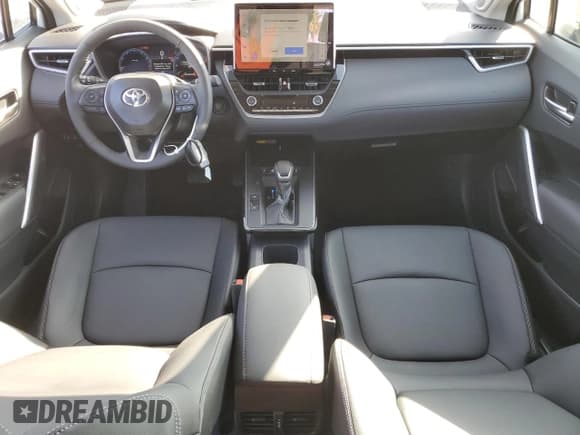 ✅ 2026 Toyota Corolla Cross XLE • VIN: 7MUDAABG0TV150339 • Лот: 91928275. Опубликован ранее на Copart с пробегом 1 034 миль. Бесплатный доступ к архиву аукционных продаж из США и подробный отчёт об истории автомобиля на DreamBid. Изображение 8.