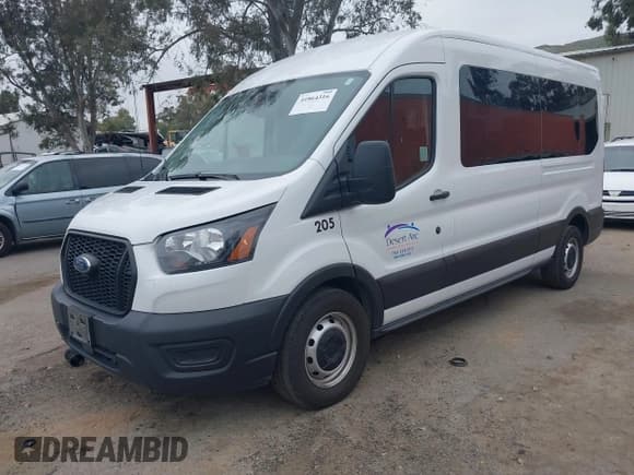 ✅ 2023 Ford Transit Passenger XL • VIN: 1FDAX2C80PKA74557 • Lot: 41864316. Wystawiony na IAAI z przebiegiem 50 640 mil. Bezpłatny archiwum sprzedaży aukcyjnych z USA i szczegółowy raport historii pojazdu na DreamBid. Zdjęcie 2.