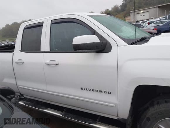 ✅ 2019 Chevrolet Silverado 1500 LT • VIN: 2GCVKPECXK1113943 • Lot: 43401016. Wystawiony na IAAI z przebiegiem 68 821 mil. Bezpłatny archiwum sprzedaży aukcyjnych z USA i szczegółowy raport historii pojazdu na DreamBid. Zdjęcie 13.