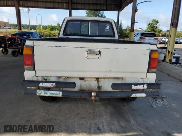 ✅ 1991 Mazda B-Series • VIN: JM2UF414XM0126845 • Lot: 66047765. Wystawiony na Copart z przebiegiem 125 531 mil. Bezpłatny archiwum sprzedaży aukcyjnych z USA i szczegółowy raport historii pojazdu na DreamBid. Zdjęcie 6.