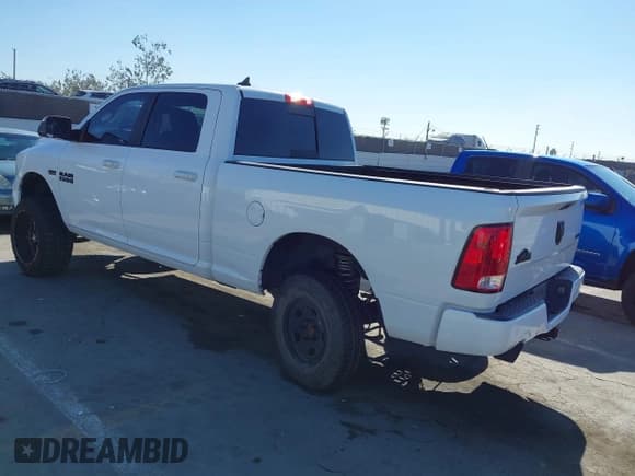 ✅ 2019 Ram 1500 SLT • VIN: 1C6RR7TT0KS575810 • Lot: 43539943. Listed on IAAI with 114,925 mi. Free auction sales archive from the USA and detailed vehicle history report at DreamBid. Image 3.