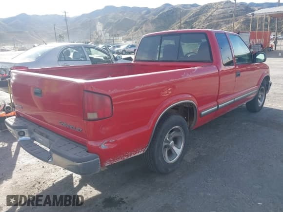✅ 2001 Chevrolet S-10 LS • VIN: 1GCCS19W018137236 • Лот: 41665664. Опубликован ранее на IAAI с пробегом 151 117 миль. Бесплатный доступ к архиву аукционных продаж из США и подробный отчёт об истории автомобиля на DreamBid. Изображение 4.