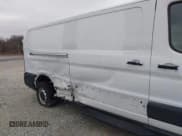 ✅ 2019 Ford Transit Cargo • VIN: 1FTYE2YM7KKB75117 • Lot: 43631171. Wystawiony na IAAI z przebiegiem 35 158 mil. Bezpłatny archiwum sprzedaży aukcyjnych z USA i szczegółowy raport historii pojazdu na DreamBid. Zdjęcie 6.