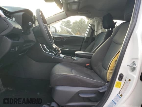 ✅ 2021 Toyota RAV4 Hybrid LE • VIN: JTMLWRFV9MD117108 • Lot: 82726585. Listed on Copart with 18,564 mi. Free auction sales archive from the USA and detailed vehicle history report at DreamBid. Image 7.