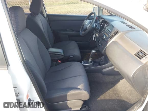 ✅ 2008 Nissan Versa SL • VIN: 3N1BC13EX8L400985 • Lot: 43639845. Wystawiony na IAAI z przebiegiem 143 776 mil. Bezpłatny archiwum sprzedaży aukcyjnych z USA i szczegółowy raport historii pojazdu na DreamBid. Zdjęcie 5.