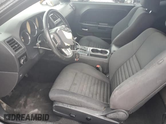 ✅ 2013 Dodge Challenger SXT • VIN: 2C3CDYAG0DH510799 • Lot: 72043994. Wystawiony na Copart z przebiegiem 118 598 mil. Bezpłatny archiwum sprzedaży aukcyjnych z USA i szczegółowy raport historii pojazdu na DreamBid. Zdjęcie 7.