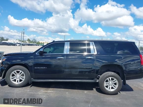 ✅ 2019 Chevrolet Suburban LT • VIN: 1GNSCHKC1KR307933 • Lot: 43463096. Wystawiony na IAAI z przebiegiem 200 666 mil. Bezpłatny archiwum sprzedaży aukcyjnych z USA i szczegółowy raport historii pojazdu na DreamBid. Zdjęcie 13.