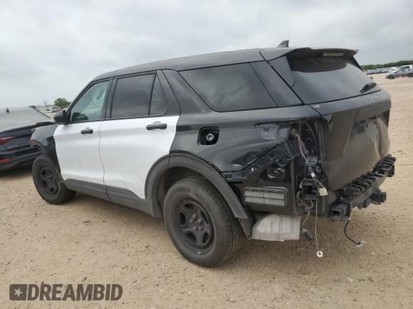 ✅ 2024 Ford Police Interceptor Utility • VIN: 1FM5K8AB2RGA27330 • Lot: 54846175. Listed on Copart with 17,338 mi. Free auction sales archive from the USA and detailed vehicle history report at DreamBid. Image 2.