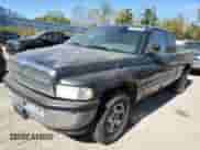 2001 Dodge 1500 z VIN 3B7HC13Y31G199091, wystawiony jako Copart lot #74186904 z przebiegiem 140 674 mil mil oraz Czysty tytuł • Clean title. Historia ofert i sprzedaży dostępna na DreamBid. Obrazek 1.