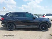 ✅ 2019 Volkswagen Atlas SEL Premium • VIN: 1V2NR2CA3KC501721 • Лот: 43250322. Опубликован ранее на IAAI с пробегом 98 618 миль. Бесплатный доступ к архиву аукционных продаж из США и подробный отчёт об истории автомобиля на DreamBid. Изображение 13.