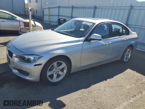 ✅ 2013 BMW 3 Series 328i • VIN: WBA3A5C51DF354463 • Лот: 90403715. Опубликован ранее на Copart с пробегом Не указан. Бесплатный доступ к архиву аукционных продаж из США и подробный отчёт об истории автомобиля на DreamBid. Изображение 1.