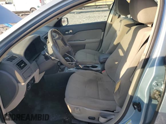 ✅ 2010 Ford Fusion Hybrid • VIN: 3FADP0L39AR108983 • Лот: 86311875. Опубликован ранее на Copart с пробегом 144 094 миль. Бесплатный доступ к архиву аукционных продаж из США и подробный отчёт об истории автомобиля на DreamBid. Изображение 7.