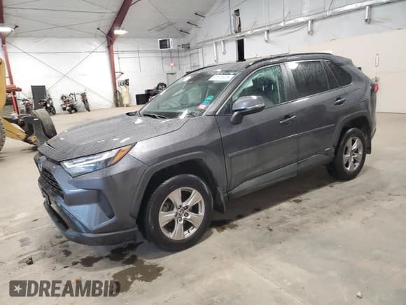 ✅ 2022 Toyota RAV4 Hybrid XLE • VIN: 2T3RWRFV6NW131854 • Lot: 81675375. Wystawiony na Copart z przebiegiem 42 306 mil. Bezpłatny archiwum sprzedaży aukcyjnych z USA i szczegółowy raport historii pojazdu na DreamBid. Zdjęcie 1.