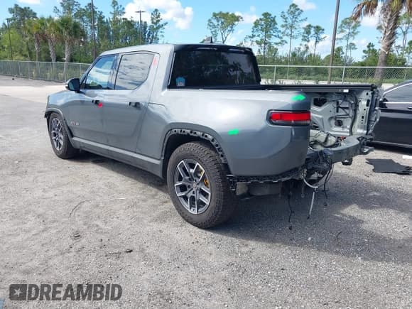 ✅ 2022 Rivian R1T Launch Edition • VIN: 7FCTGAAL9NN004060 • Lot: 41637884. Wystawiony na IAAI z przebiegiem 40 268 mil. Bezpłatny archiwum sprzedaży aukcyjnych z USA i szczegółowy raport historii pojazdu na DreamBid. Zdjęcie 3.