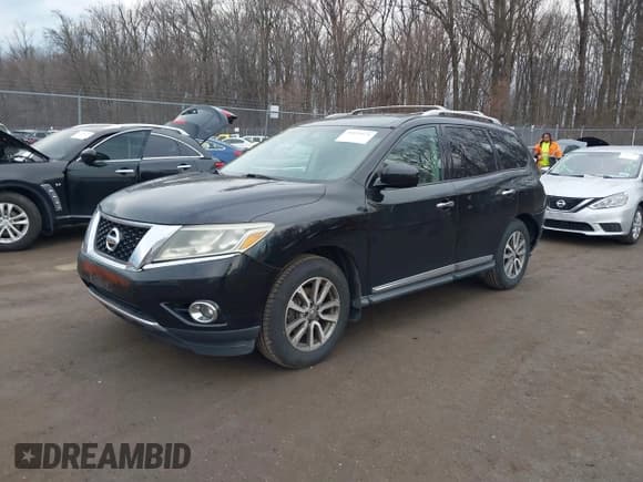 ✅ 2014 Nissan Pathfinder SV • VIN: 5N1AR2MN8EC690531 • Lot: 41694571. Listed on IAAI with 207,544 mi. Free auction sales archive from the USA and detailed vehicle history report at DreamBid. Image 17.