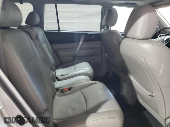 ✅ 2011 Toyota Highlander • VIN: 5TDBK3EH8BS050633 • Лот: 87059865. Опубликован ранее на Copart с пробегом 155 918 миль. Бесплатный доступ к архиву аукционных продаж из США и подробный отчёт об истории автомобиля на DreamBid. Изображение 11.