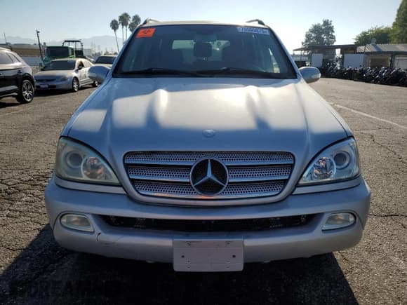 ✅ 2005 Mercedes-Benz M 350 • VIN: 4JGAB57E65A554136 • Lot: 70555075. Wystawiony na Copart z przebiegiem Nie podano. Bezpłatny archiwum sprzedaży aukcyjnych z USA i szczegółowy raport historii pojazdu na DreamBid. Zdjęcie 5.