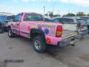 ✅ 2002 Chevrolet Silverado 2500HD • VIN: 1GCHC24U32E235176 • Lot: 43339369. Wystawiony na IAAI z przebiegiem Nie podano. Bezpłatny archiwum sprzedaży aukcyjnych z USA i szczegółowy raport historii pojazdu na DreamBid. Zdjęcie 3.