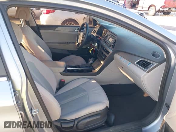 2015 Hyundai Sonata SE z VIN 5NPE24AF3FH132305, wystawiony jako IAAI lot #43336839 z przebiegiem 114 706 mil mil oraz . Historia ofert i sprzedaży dostępna na DreamBid. Obrazek 5.