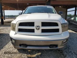 ✅ 2009 Dodge 1500 TRX • VIN: 1D3HV13TX9S713142 • Lot: 55308635. Wystawiony na Copart z przebiegiem 181 651 mil. Bezpłatny archiwum sprzedaży aukcyjnych z USA i szczegółowy raport historii pojazdu na DreamBid. Zdjęcie 5.