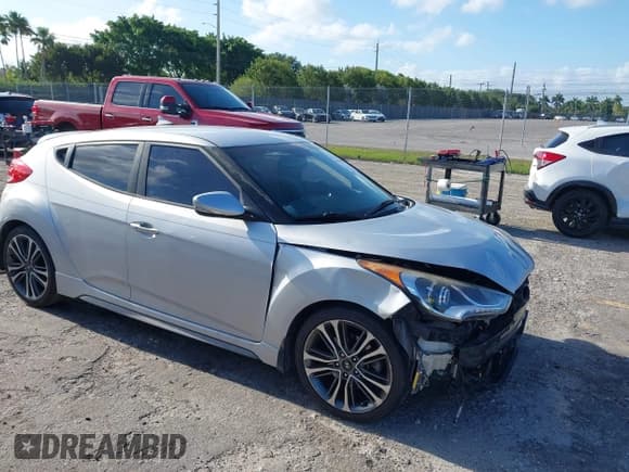 ✅ 2016 Hyundai Veloster Turbo • VIN: KMHTC6AE4GU303847 • Lot: 42113605. Wystawiony na IAAI z przebiegiem 130 416 mil. Bezpłatny archiwum sprzedaży aukcyjnych z USA i szczegółowy raport historii pojazdu na DreamBid. Zdjęcie 1.