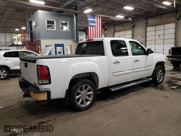 ✅ 2008 GMC Sierra Denali • VIN: 2GTEK638081331942 • Lot: 85967494. Wystawiony na Copart z przebiegiem 193 447 mil. Bezpłatny archiwum sprzedaży aukcyjnych z USA i szczegółowy raport historii pojazdu na DreamBid. Zdjęcie 3.