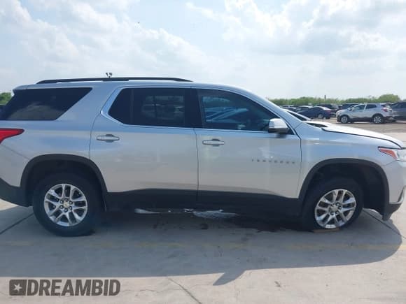 ✅ 2020 Chevrolet Traverse LT Cloth • VIN: 1GNERGKW5LJ242035 • Lot: 42150543. Listed on IAAI with 101,705 mi. Free auction sales archive from the USA and detailed vehicle history report at DreamBid. Image 13.
