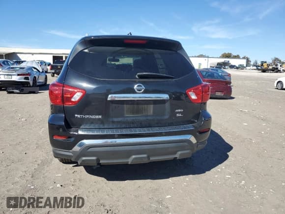 ✅ 2018 Nissan Pathfinder SL • VIN: 5N1DR2MM2JC667115 • Lot: 91282315. Wystawiony na Copart z przebiegiem 114 057 mil. Bezpłatny archiwum sprzedaży aukcyjnych z USA i szczegółowy raport historii pojazdu na DreamBid. Zdjęcie 6.